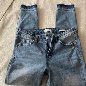 Wonderly Mid-Rise Skinny Crop Jeans - Size: 4R